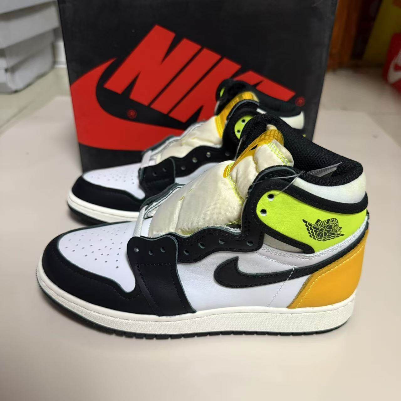 Nike Air Jordan 1潮流运动休闲鞋高帮/GS/黄橙脚趾575441-118