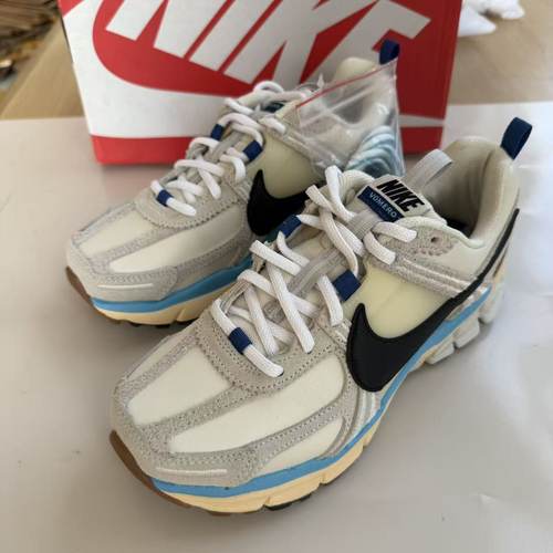 Nike Air Zoom Vomero 5 女款 米黑色 低帮 短跑跑步鞋HF4524-111