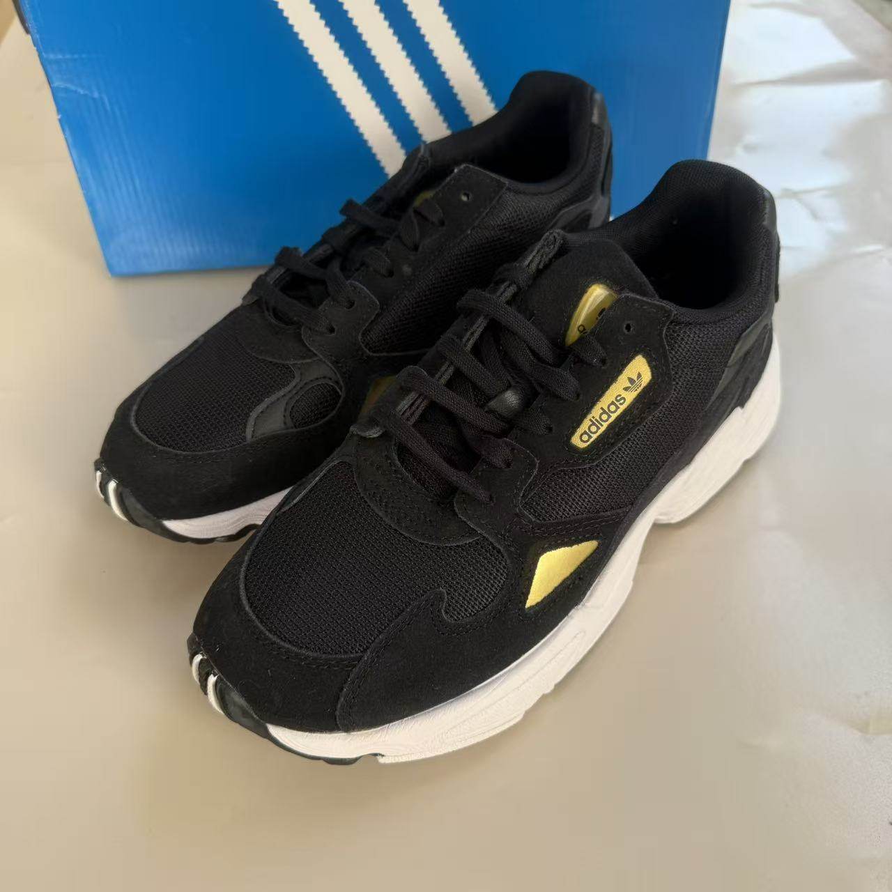 Adidas/阿迪达斯正品FALCON W 新款女子经典运动休闲鞋 FU6898