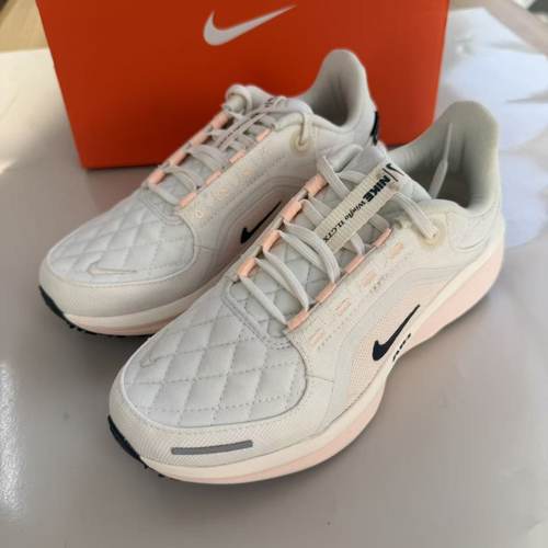 NIKE WINFLO 11女子防水舒适透气运动公路专业跑步鞋FQ1359-100