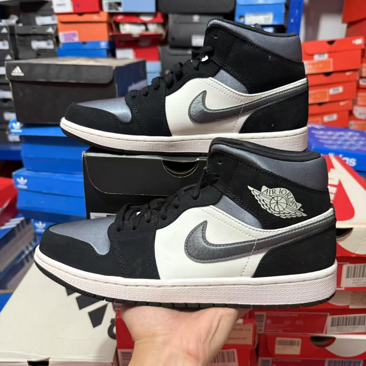 Jordan Air Jordan 1 Mid 男款丝绸伯爵中帮休闲篮球鞋852542-011