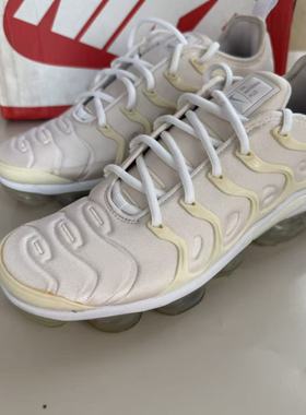 NIKE AIR VAPORMAX PLUS全掌气垫换阵回弹男子跑鞋 924453-100