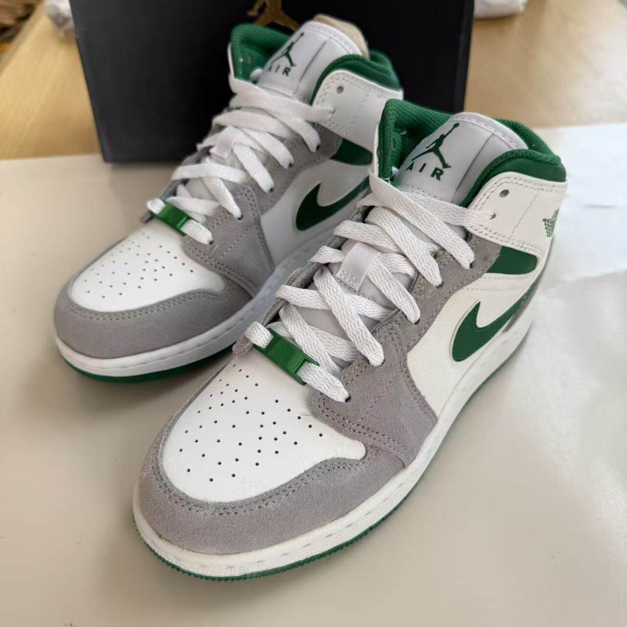 Nike/耐克JORDAN AJ1 GS女子大童复古耐磨篮球鞋 DC7248-103