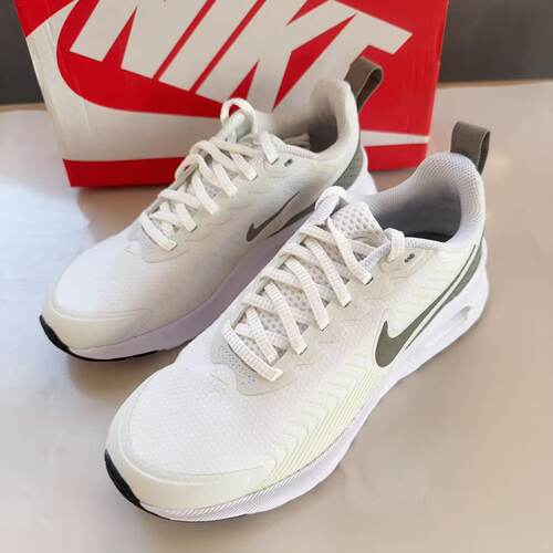 耐克女鞋AIR MAX NUAXIS缓震运动鞋轻便回弹训练跑步鞋HF1233-104