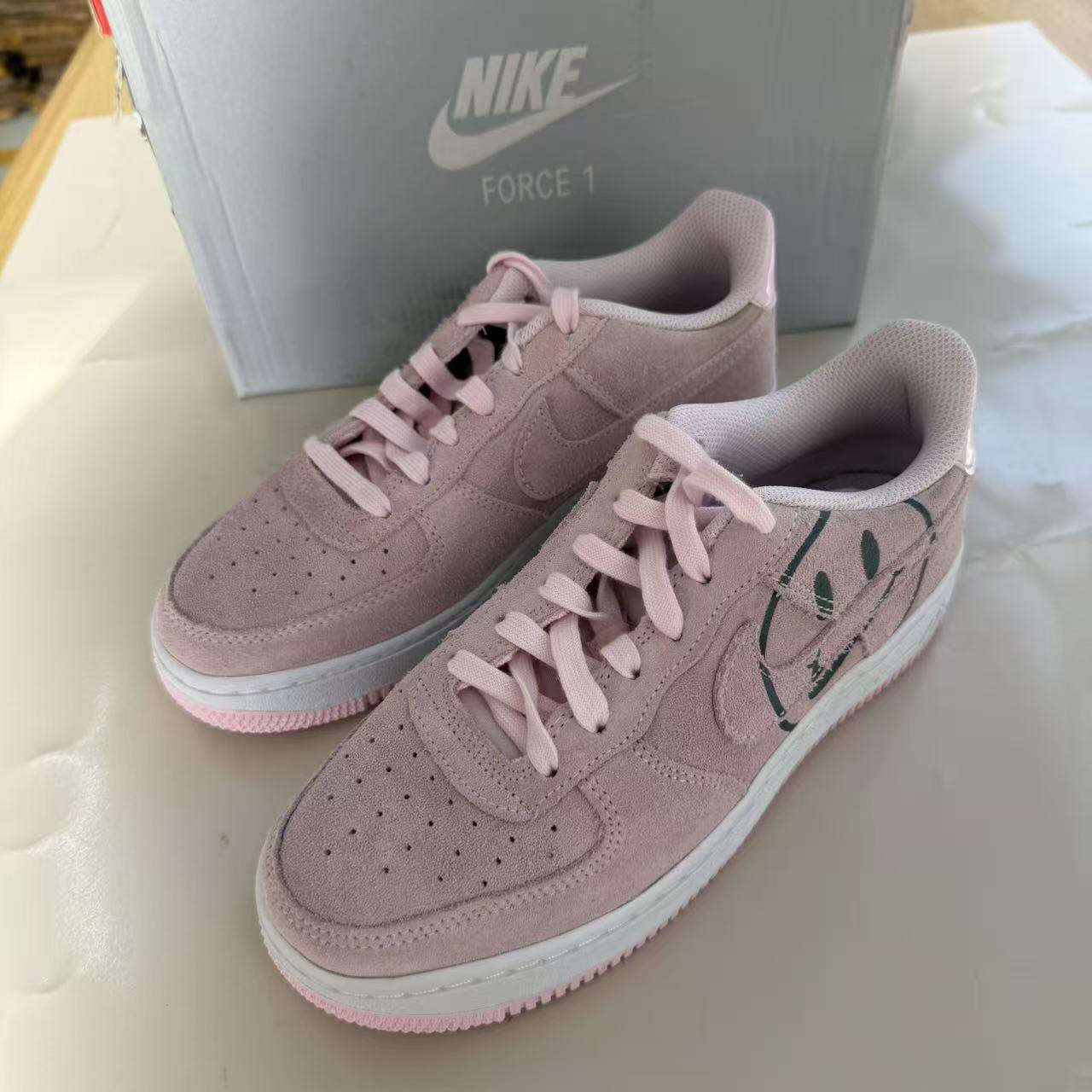 Nike/耐克Air Force 1 AF1女子笑脸缓震休闲板鞋AV0742-600