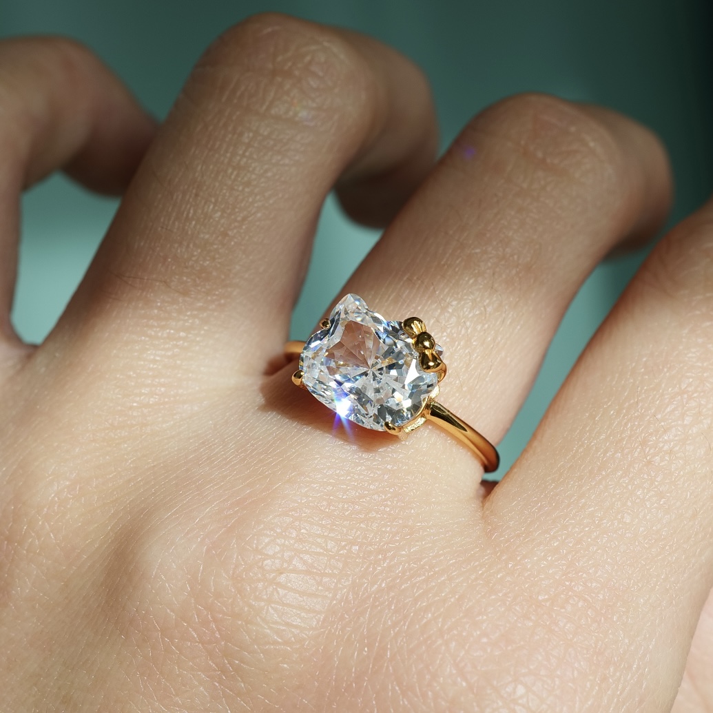 可爱Kitty。闪耀大颗锆石金色猫头戒指环s925纯银时髦小众设计