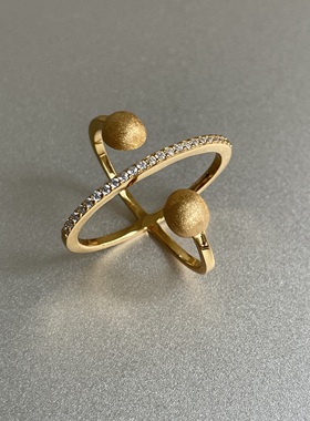 行星环绕。S925纯银镀金中古风格拉丝工艺圆球交叉锆石设计戒指