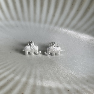 可爱小象 通体S925纯银动物拉丝质感闪亮小巧精致耳钉简约时髦