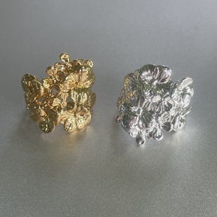 繁花似锦。金银色立体花朵肌理感精致戒指环开口设计可调节时髦