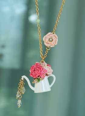 洒洒水啦。红粉花束水壶水滴珐琅吊坠可爱长项链秋冬毛衣链仪式感