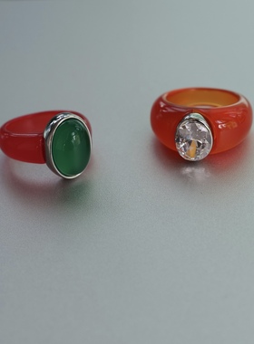 自信加身。亮眼红橘色树脂戒指透明锆石绿宽戒指时髦个性高级大气