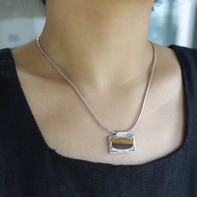 【清仓特价】虎眼石方形吊坠银色蛇骨项链时髦个性简约高级孤品