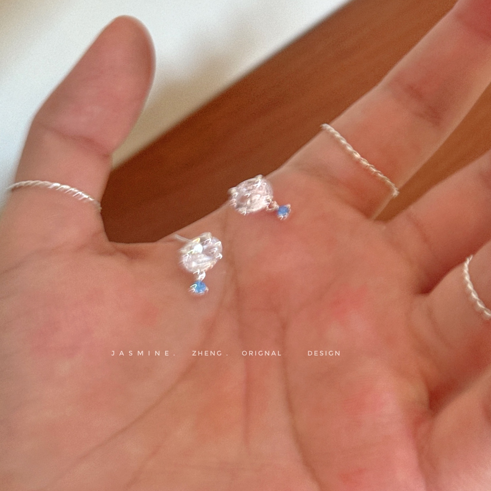 S925纯银水星记超亮小耳钉