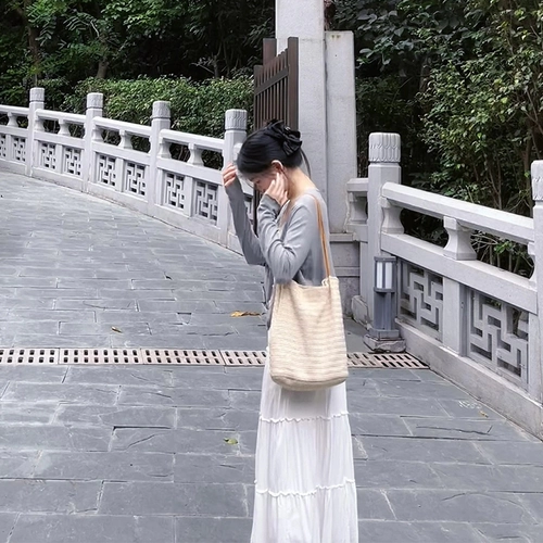 Вместительная и большая соломенная пляжная сумка на одно плечо