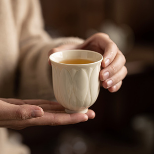 定窑白莲瓣高升主人杯陶瓷家用浮雕复古个人单杯品茗杯 皓澜庭中式