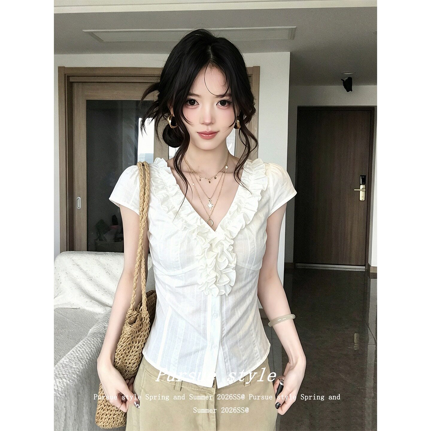 时尚法式木耳边V领短袖衬衫女夏季白色修身显瘦洋气纯欲风上衣ins