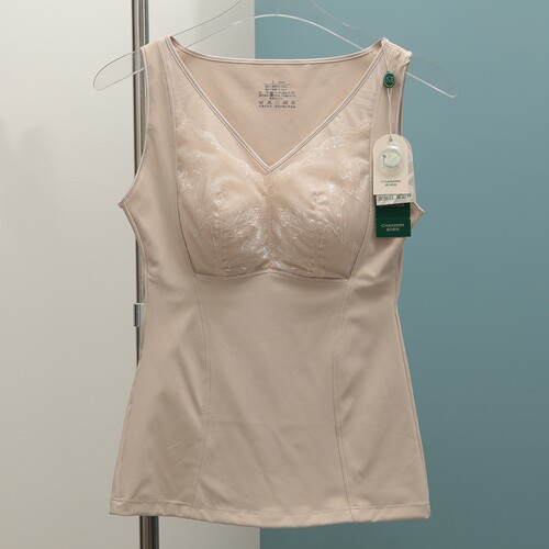 香月明美保暖背心女乳胶杯带胸垫