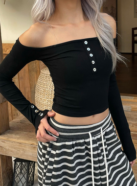 YAMMYUKI美式一字肩长袖T恤女黑色纽扣爵士修身显瘦短款打底上衣