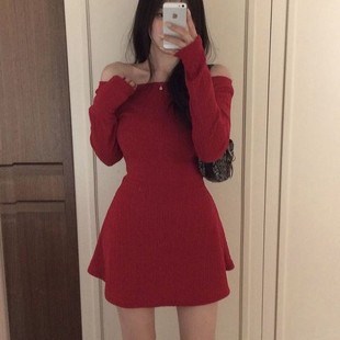 包邮 首尔印象韩代 25秋冬新款 惹眼红色一字肩收腰长袖连衣裙