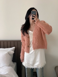 直邮 首尔印象韩代 25fw 温柔软糯毛呼呼V领毛衣女 T.BLOSSOM