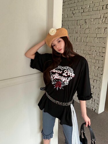 GISELE 首尔印象韩代 26ss 少女风蕾丝侧飘带字母花边袖T恤上衣