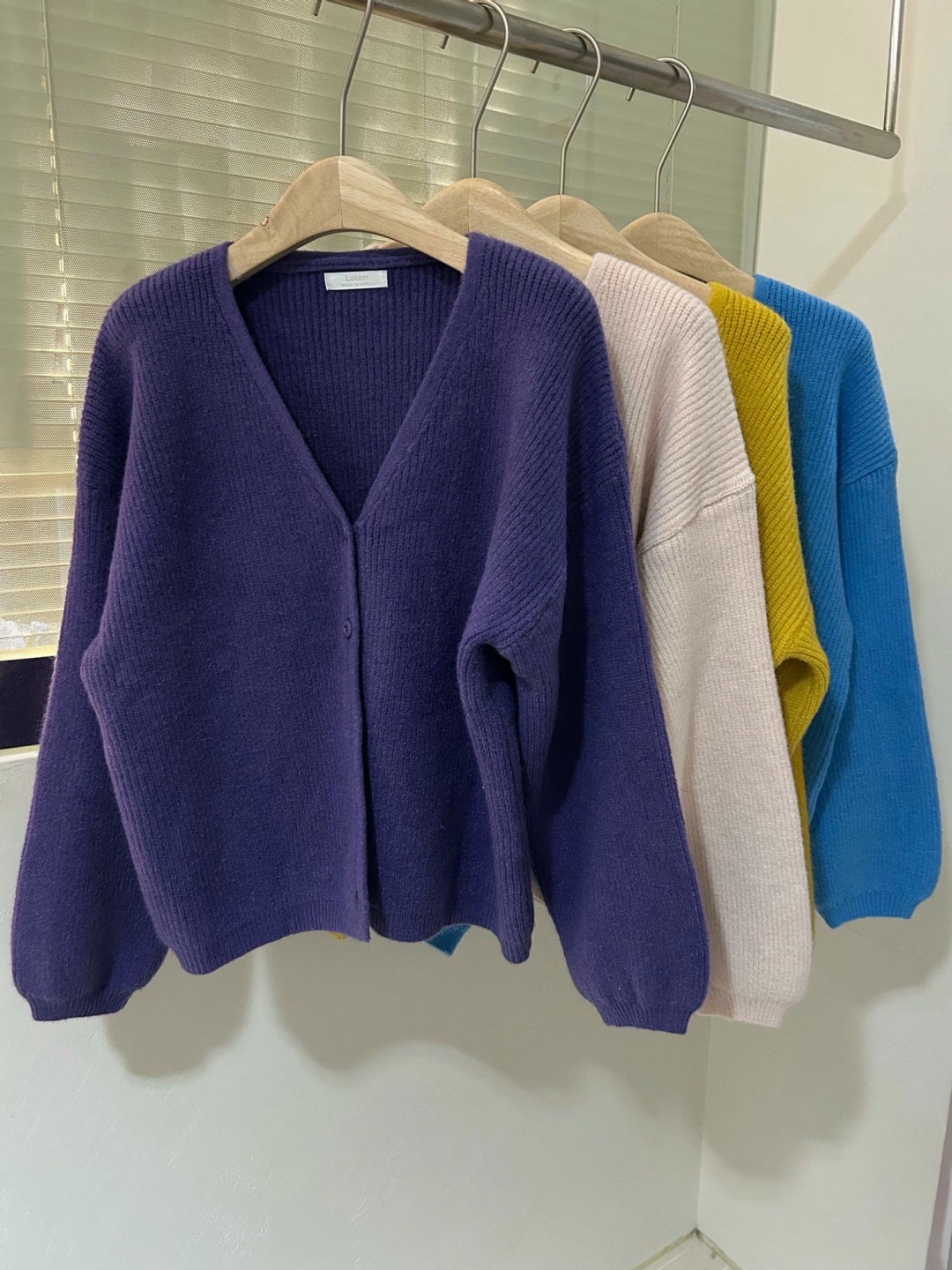 直邮 lakerr正品 25fw 首尔印象韩代慵懒落肩V领坑条纹针织开衫女