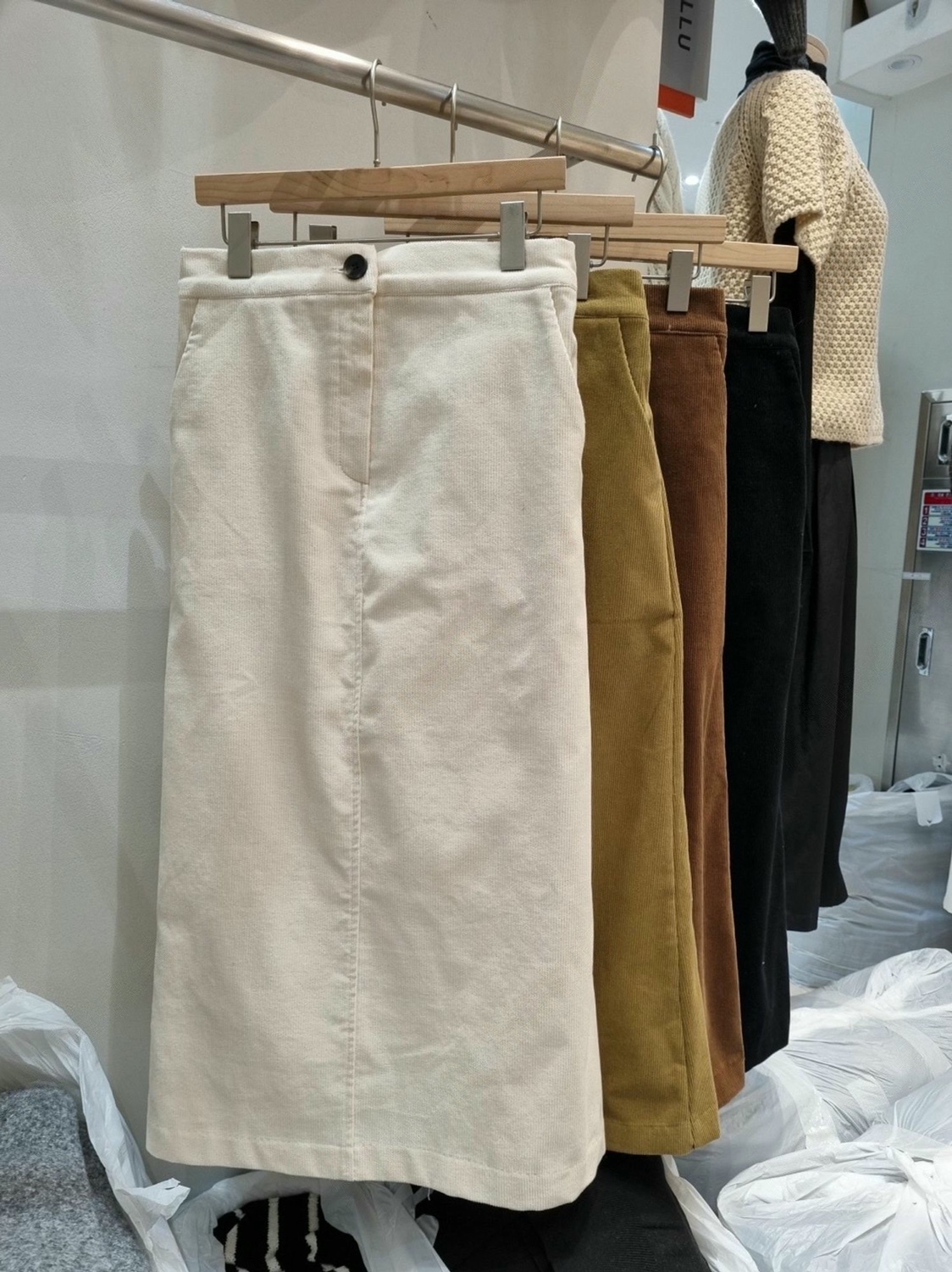 直邮 东大门代购 25fw ALLU 百搭高腰灯芯绒后开叉中长半身裙秋冬