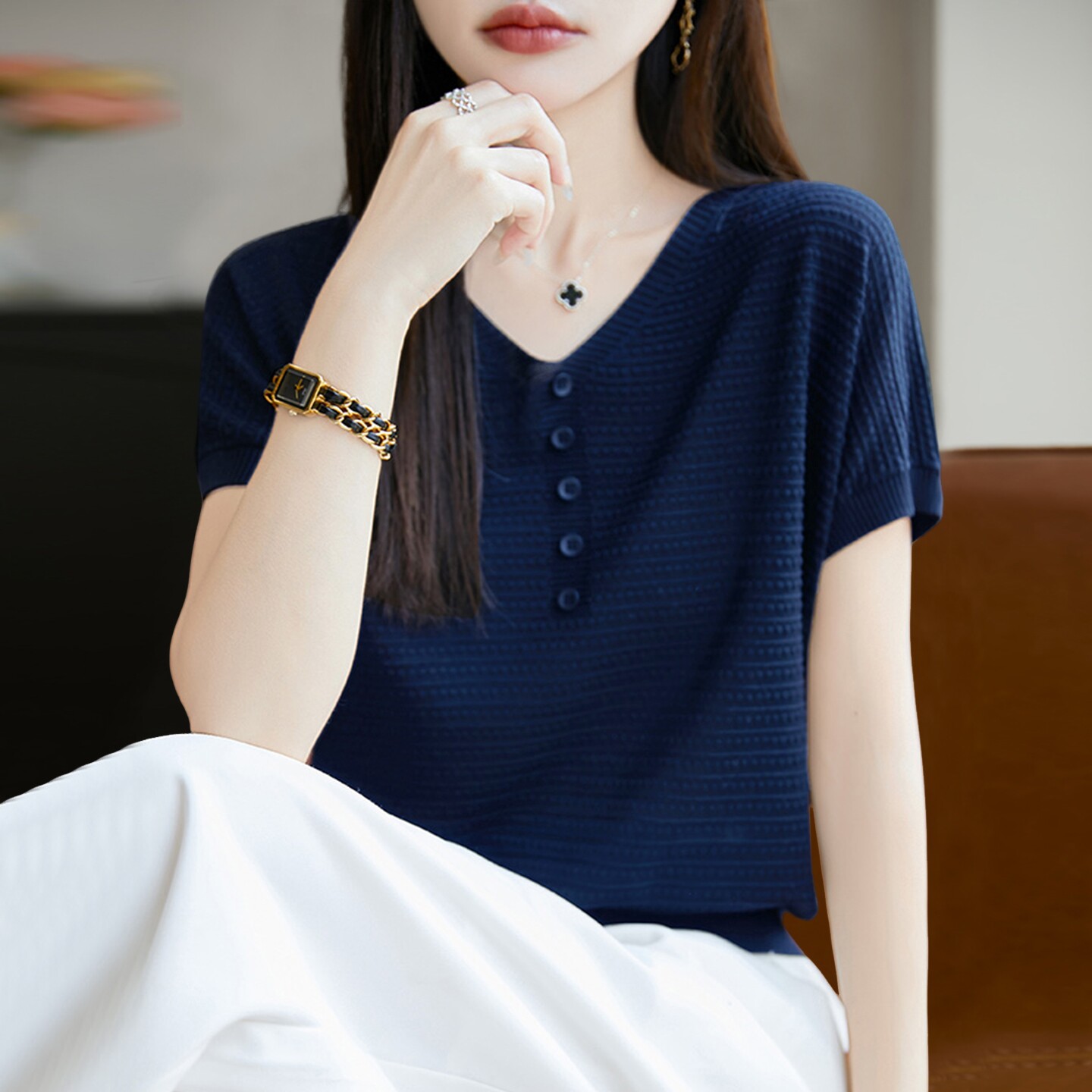 拉夏贝尔纯色V领短袖t恤女夏季打底衫洋气大码女装冰丝针织上衣