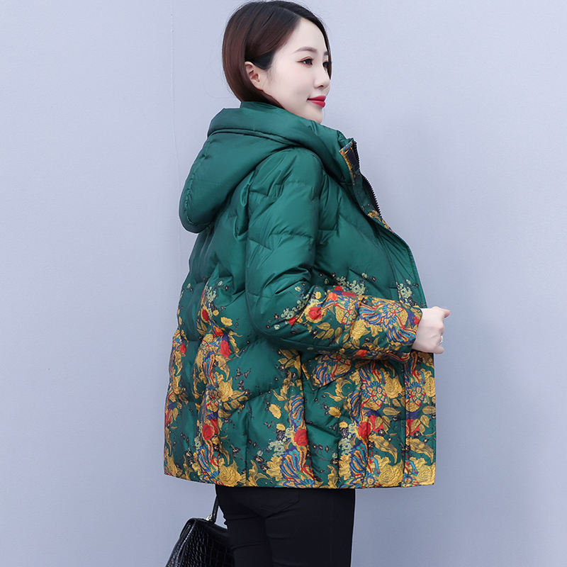 简约短款连帽花色妈妈羽绒服