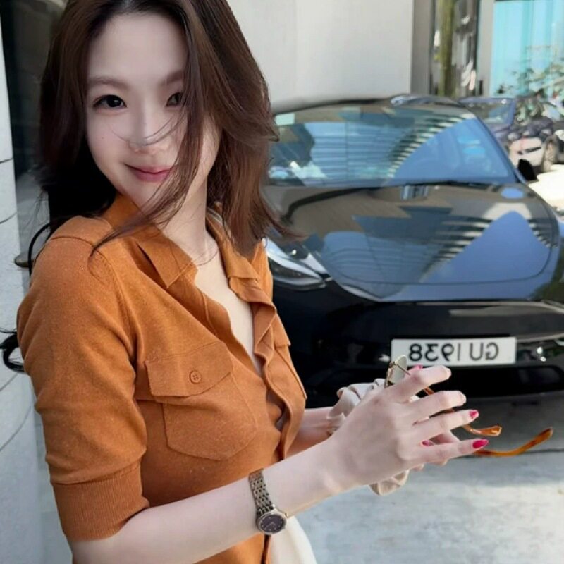 法式复古翻领中袖针织衫女夏季新款修身显瘦独特百搭小众短款上衣