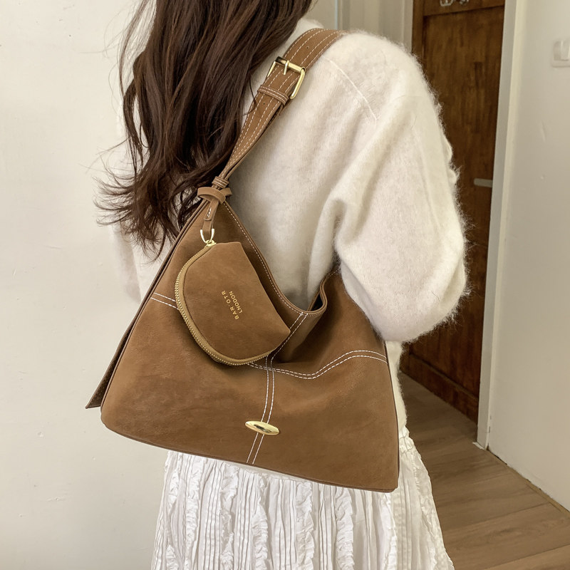 大容量托特包女上班族通勤单肩斜挎包高级感小众2026新款超火包包