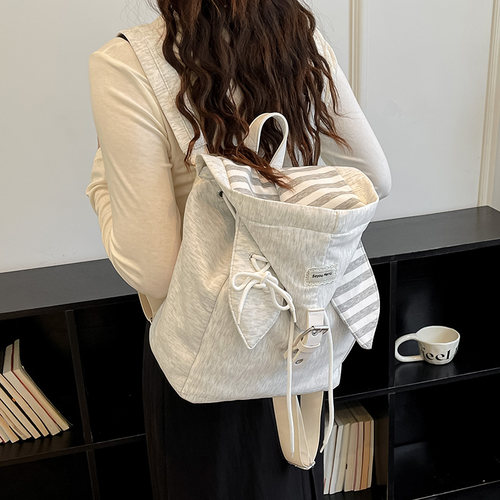 日系带帽女高颜值轻便双肩包