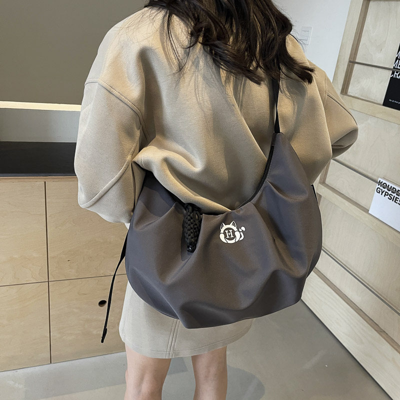 帆布包韩系慵懒风2025新款时尚百搭单肩斜挎包大容量褶皱饺子包