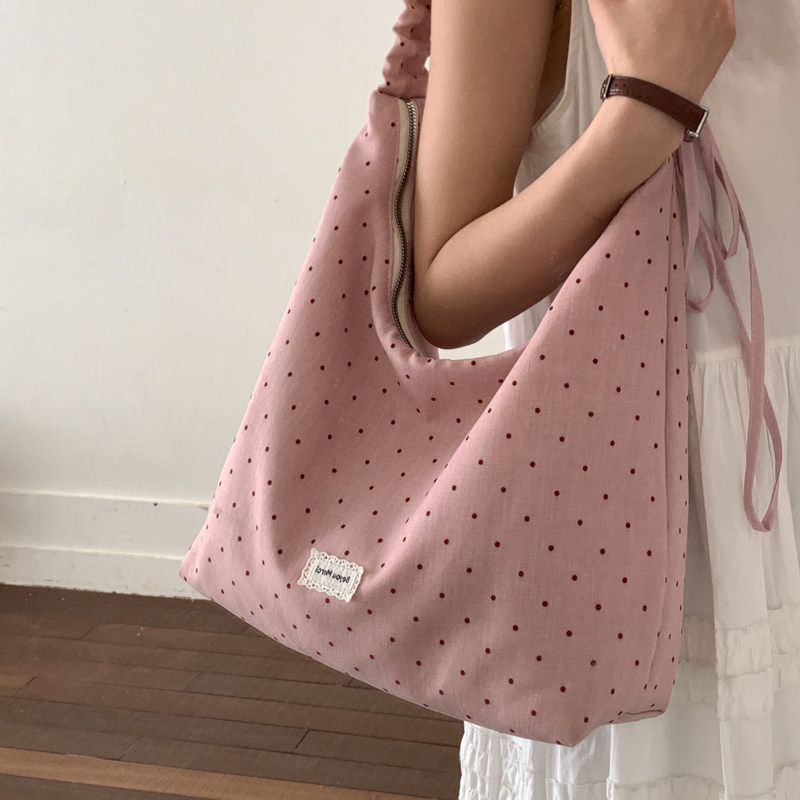 2026夏季新款韩系少女风波点斜挎包大容量松弛感百搭单肩包通勤包
