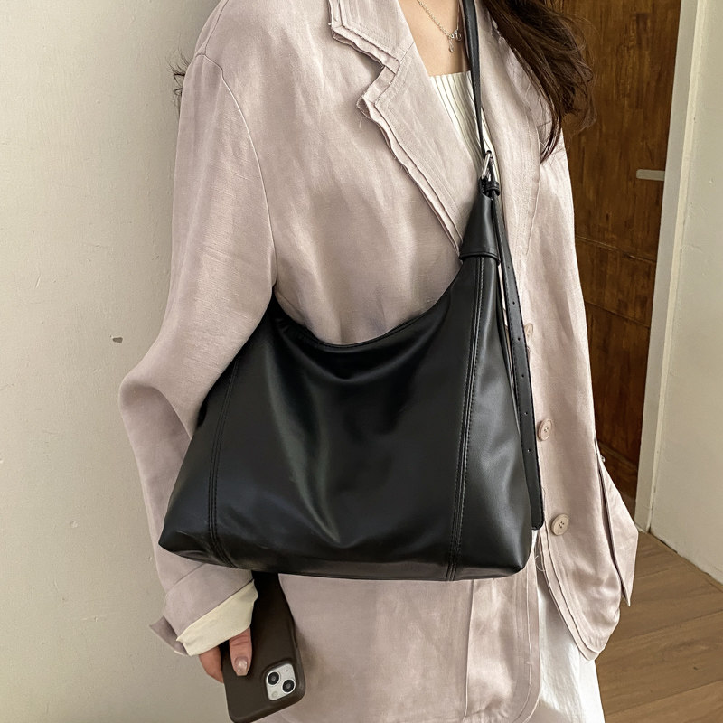 2026新款极简风软皮托特包女大容量通勤单肩包高级感黑色斜挎包
