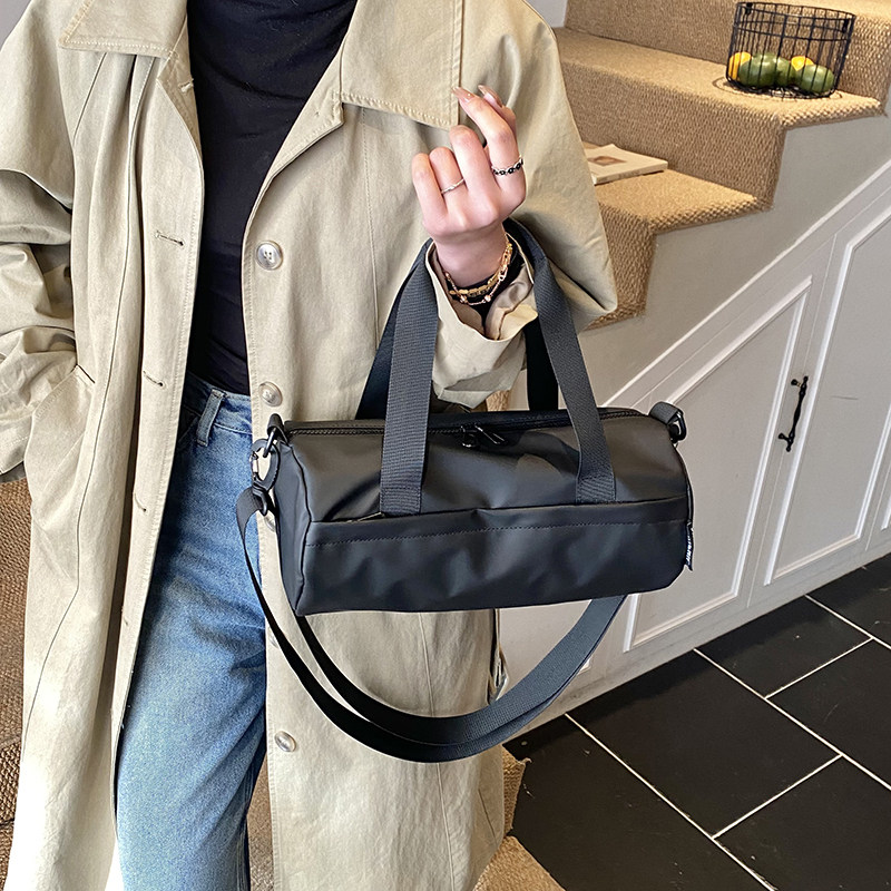 简约百搭波士顿包女新款大容量手提斜挎包黑色高级感牛津布圆筒包