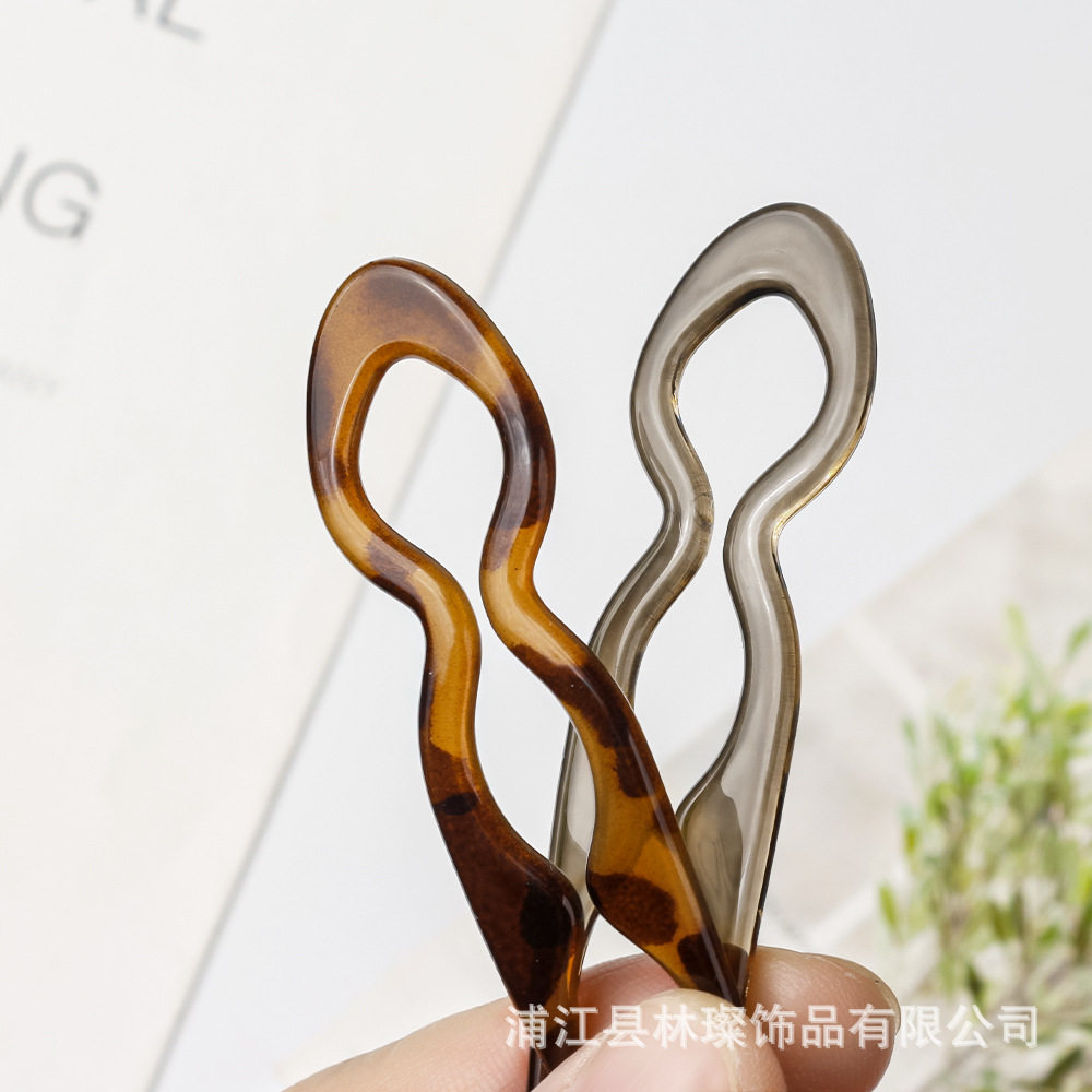 新款波浪造型亮面豹点u型插梳感轻奢小号发插后脑勺盘发