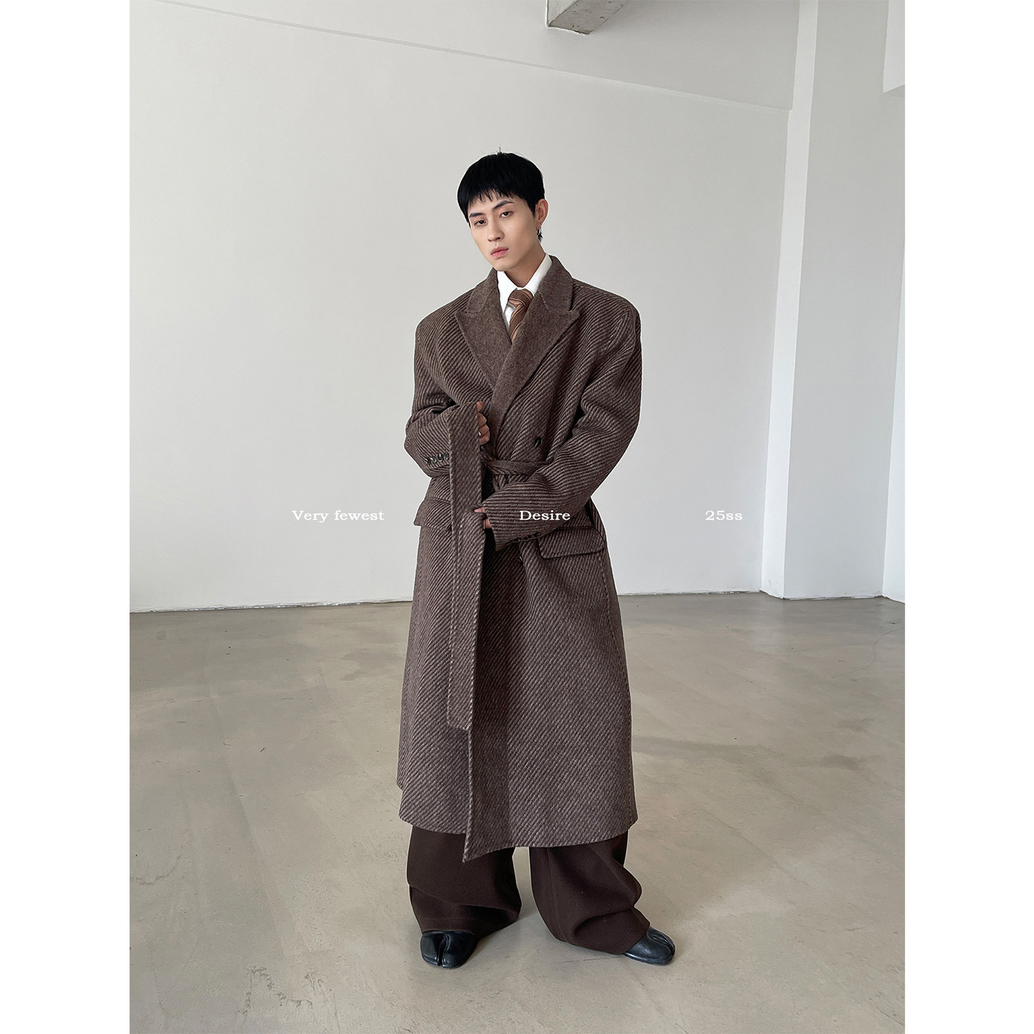 斜纹系带羊毛混纺手工双面呢大衣