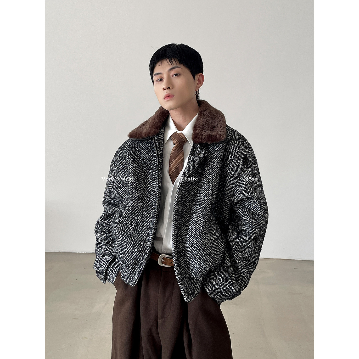 老钱人字纹翻毛领夹棉羊毛外套