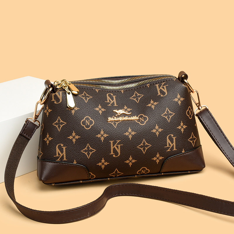 品牌正品斜挎包女2024新款中年妈妈包气质宽肩带软皮女士包包单肩