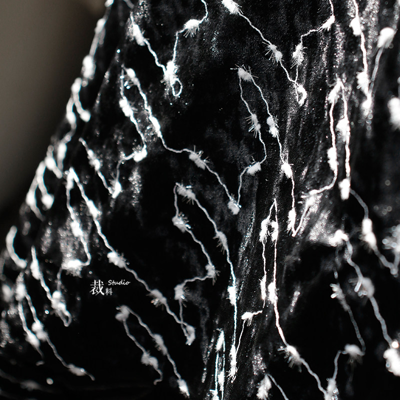 裁料钻石绒黑白提花刺绣肌理布料