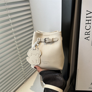 放手机和钥匙的小包精致小包包女2025新款夏季百搭斜挎包时尚超火