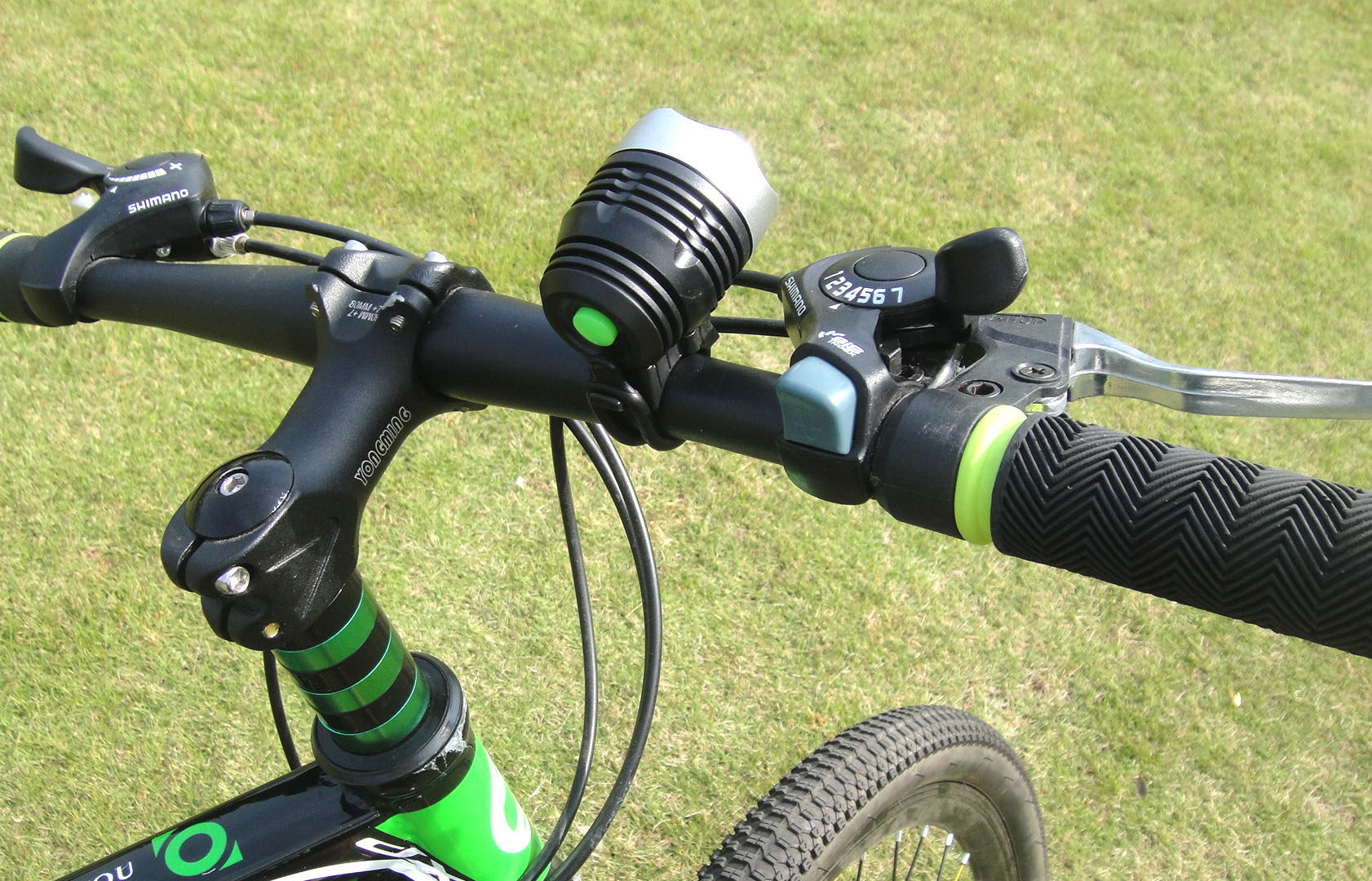 Lumière vélo - phare - Ref 2401833 Image 4