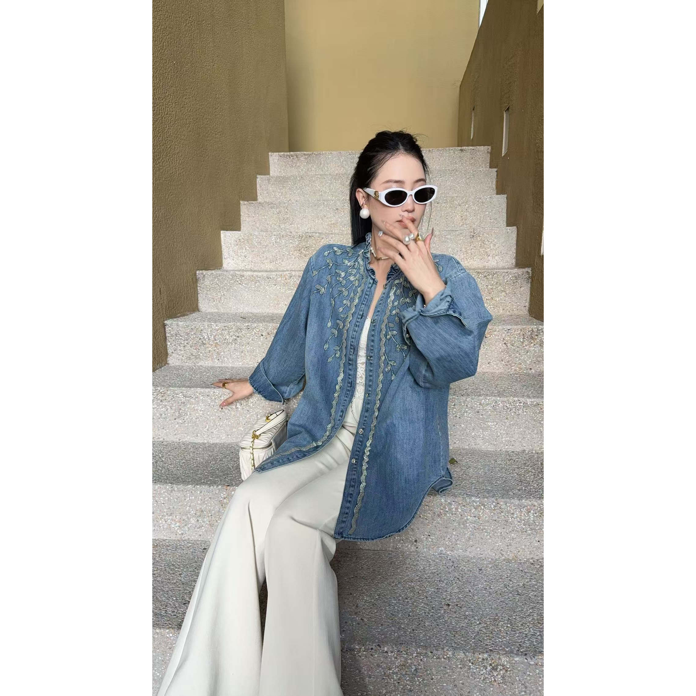 2026春季时尚刺绣牛仔衬衫上衣女