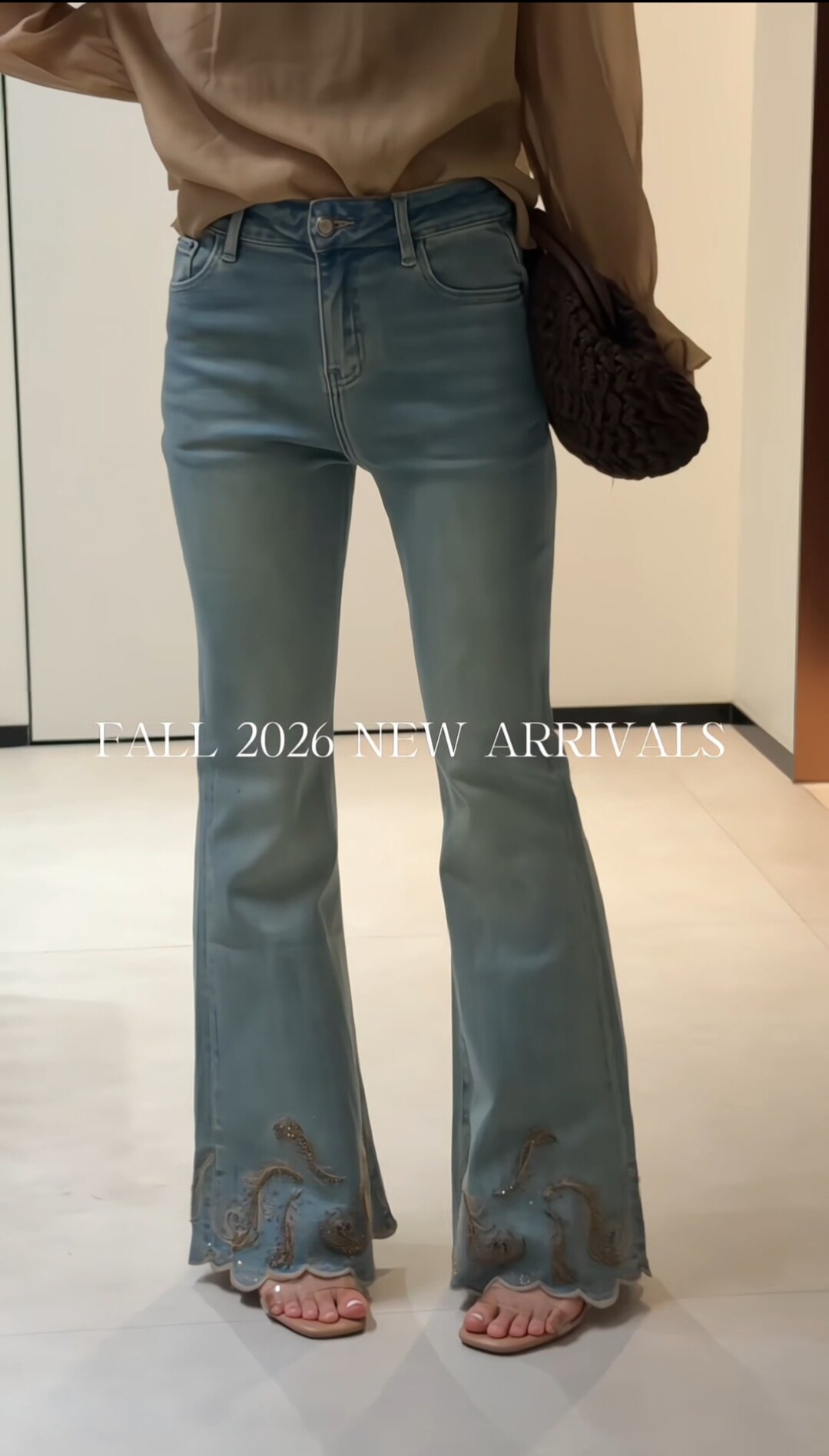 2026秋季重工亮片刺绣牛仔微喇裤