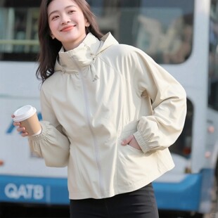 阿迪达斯女子26新款 KH2658 梭织连帽抽绳收腰运动夹克外套KH2659