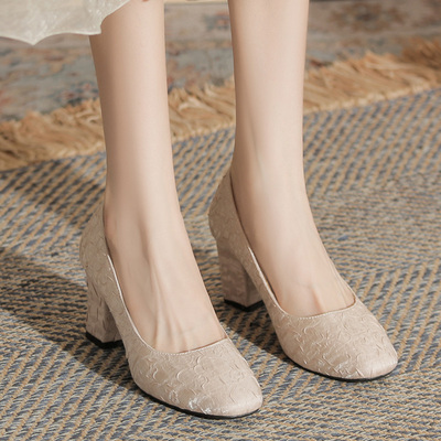 高端高跟鞋蕾丝透气粗跟