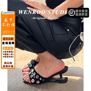 绝美黑色贝壳扣坡跟凉鞋女夏季外穿2026新款法式配裙子高跟凉拖鞋