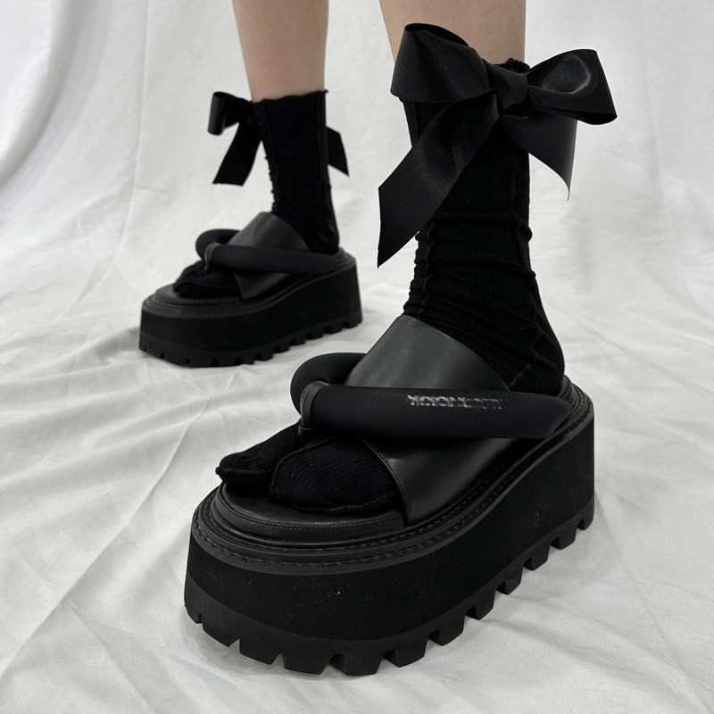 王霏霏同款黑色厚底人字拖女夏季爆款松糕增高外穿夹趾沙滩凉拖鞋