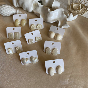 ins博主 纯欲白月光 高级感赵露思温柔白色圆形925纯银针耳环耳钉